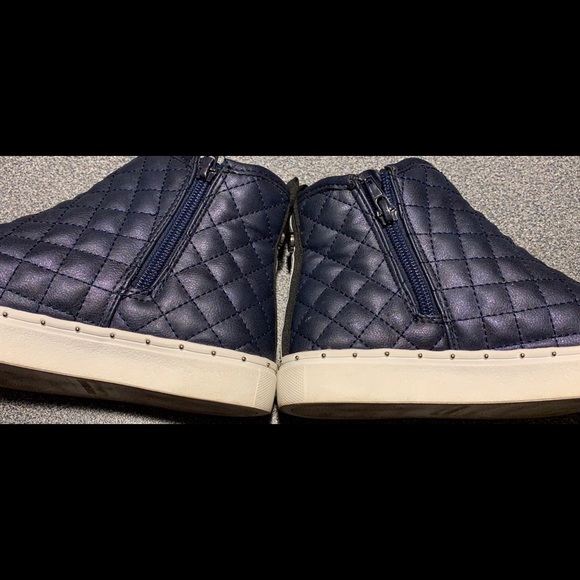 Shoes - Picture 4 of 6